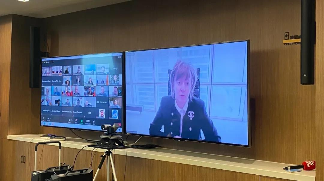 俄出口中心总裁尼基申娜讲话